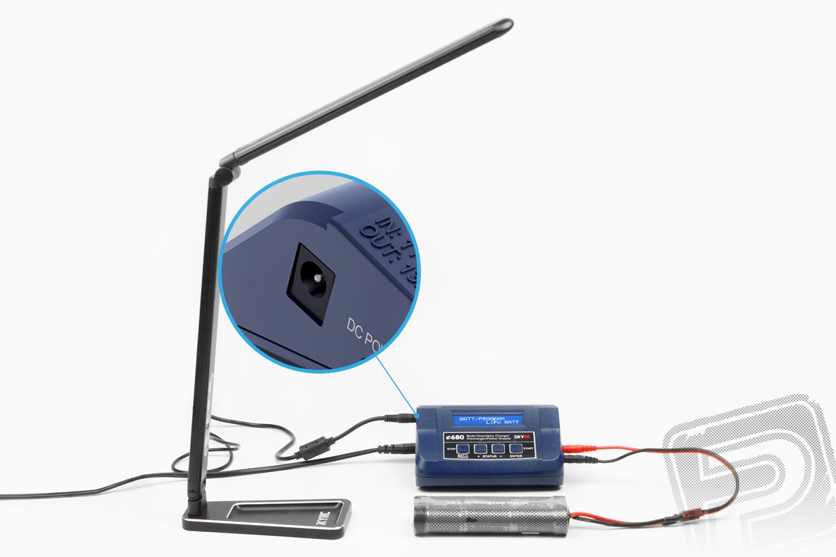 Modelářská multifunkční nabíječka SKY RC e680/80W