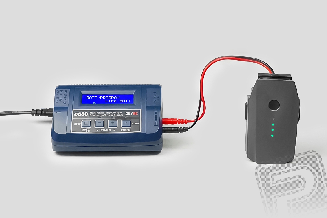 Modelářská multifunkční nabíječka SKY RC e680/80W