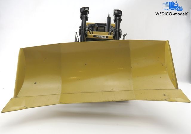 CAT D9T buldozer-s rozrývačem
