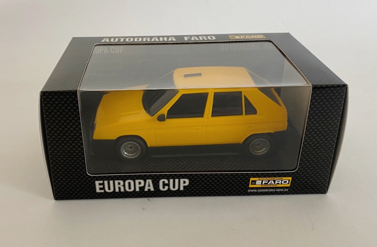 Model FARO SRC, měřítko 1:28, Favorit City,žlutý, verze 2020