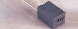 Kondenzátor polyesterový 1,0nF/100V R82 THT