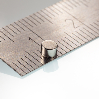 Magnety konstantní průměr 3 x 2 mm 2 kusy neodymové