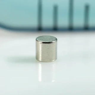 Magnet konstantní průměr 2 x 2 mm neodym